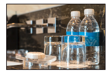 在线效劳平台——洗衣、清扫效劳，效劳职员上门为来宾效劳，让主顾以为越发人性化，节约时间，提高事情效率